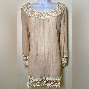 Women’s light weight tan tunic 🏷️